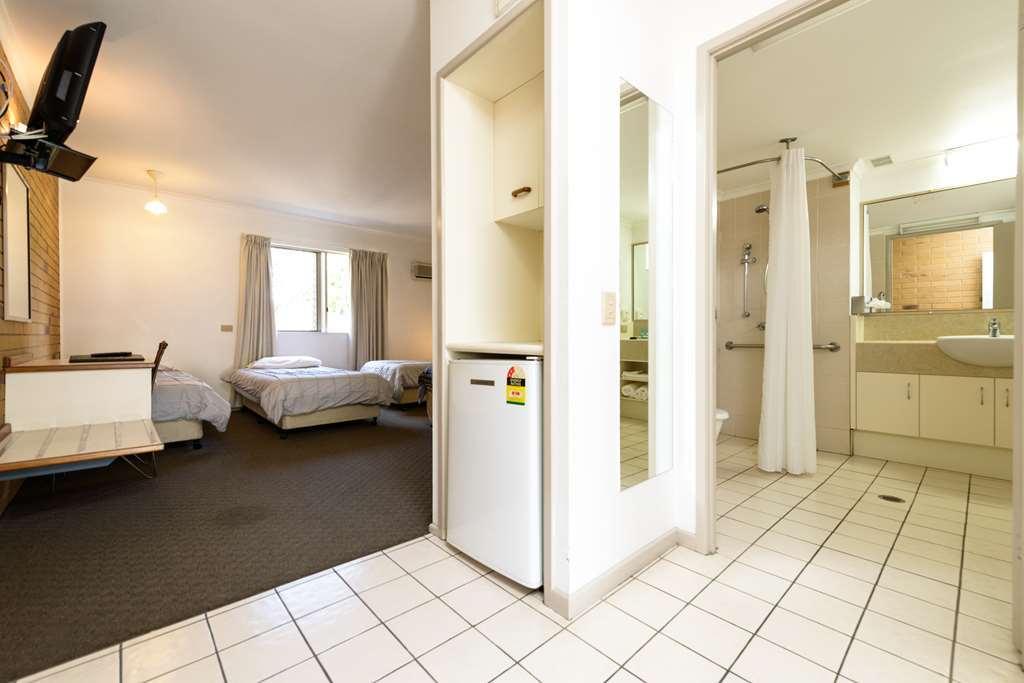 Wild Scotsman Motor Inn Gin Gin Qld Habitación foto
